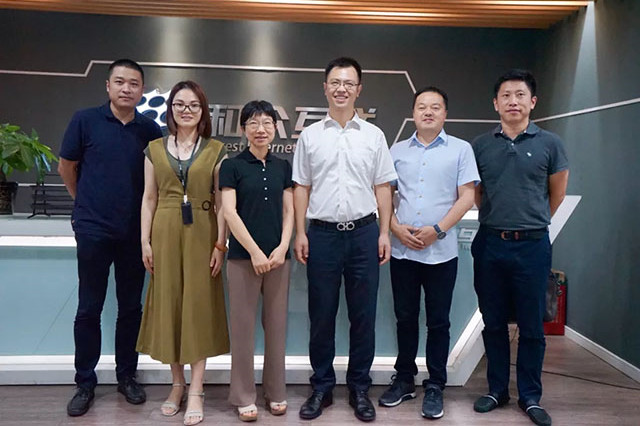 宁波市委宣传部领导莅临和众互联调研考察 图1